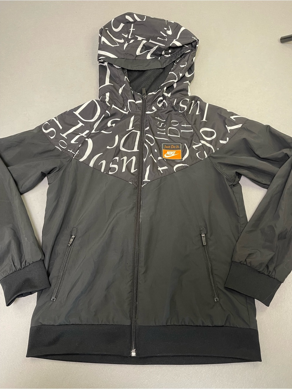 Nike Youth Medium Big Boys Sportswear Windrunner Hooded Jacket - Black 232